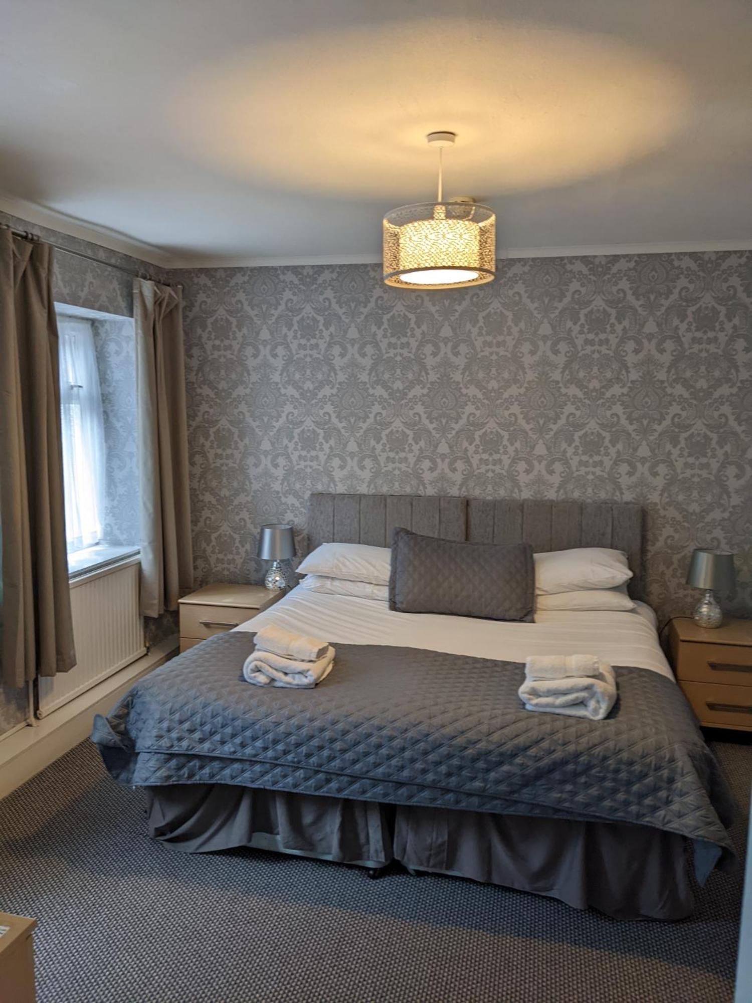 The Paddocks Hotel 사이몬즈얏 외부 사진